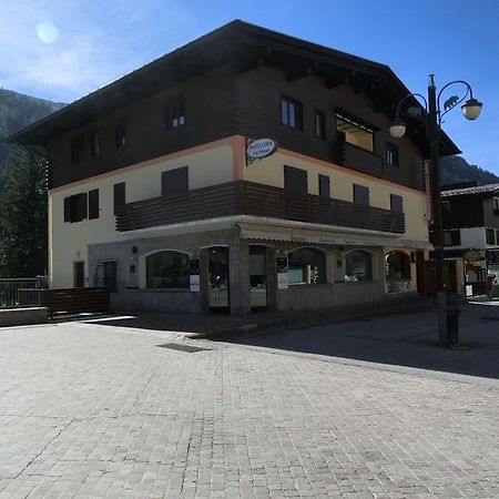 Alberti Casa Maturi Apartment Madonna di Campiglio Luaran gambar